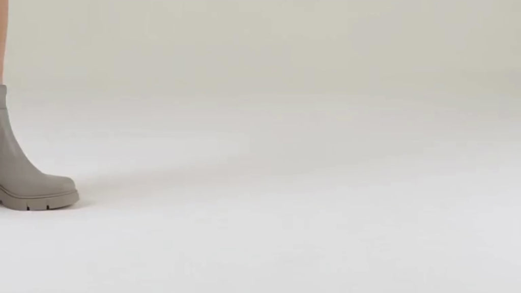 Women's William Off White Chelsea Boots – GC Shoes